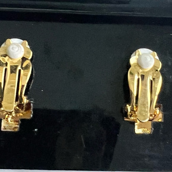 Vintage clip ons gold earrings - Picture 2 of 4
